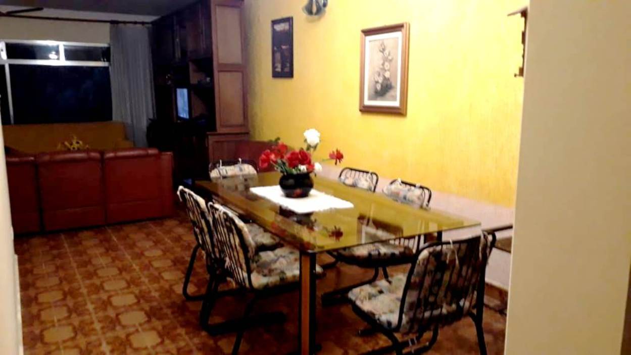 Otima casa muito bem localizada Proximo ao Aquario de Ubatuba .