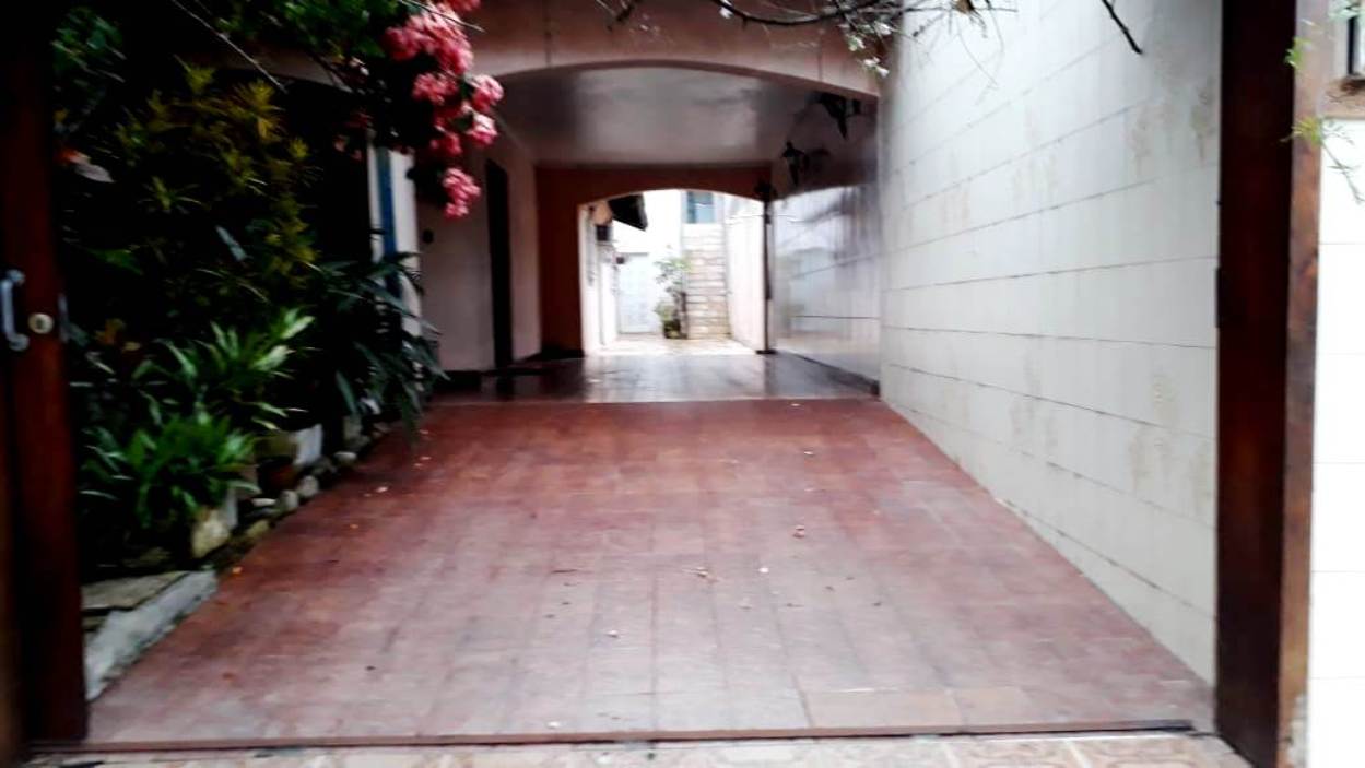 Otima casa muito bem localizada Proximo ao Aquario de Ubatuba .