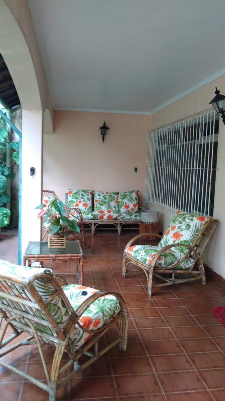 Otima casa muito bem localizada Proximo ao Aquario de Ubatuba .