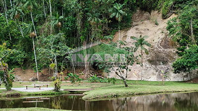Linda propriedade com piscina em área de 65 mil m²