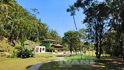 Linda propriedade com piscina em área de 65 mil m²