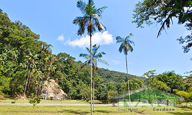 Linda propriedade com piscina em área de 65 mil m²