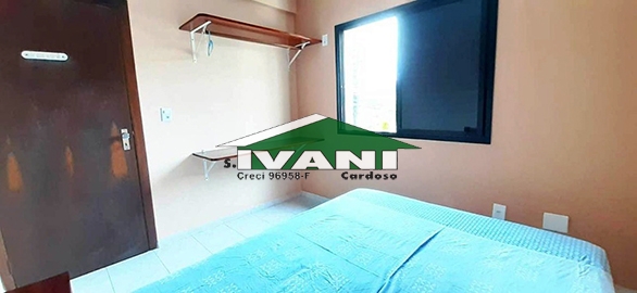 Amplo apartamento a 2 quadras da orla de Itaguá, com 3 dormitórios.
