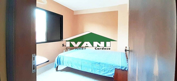Amplo apartamento a 2 quadras da orla de Itaguá, com 3 dormitórios.