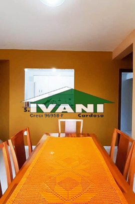 Amplo apartamento a 2 quadras da orla de Itaguá, com 3 dormitórios.